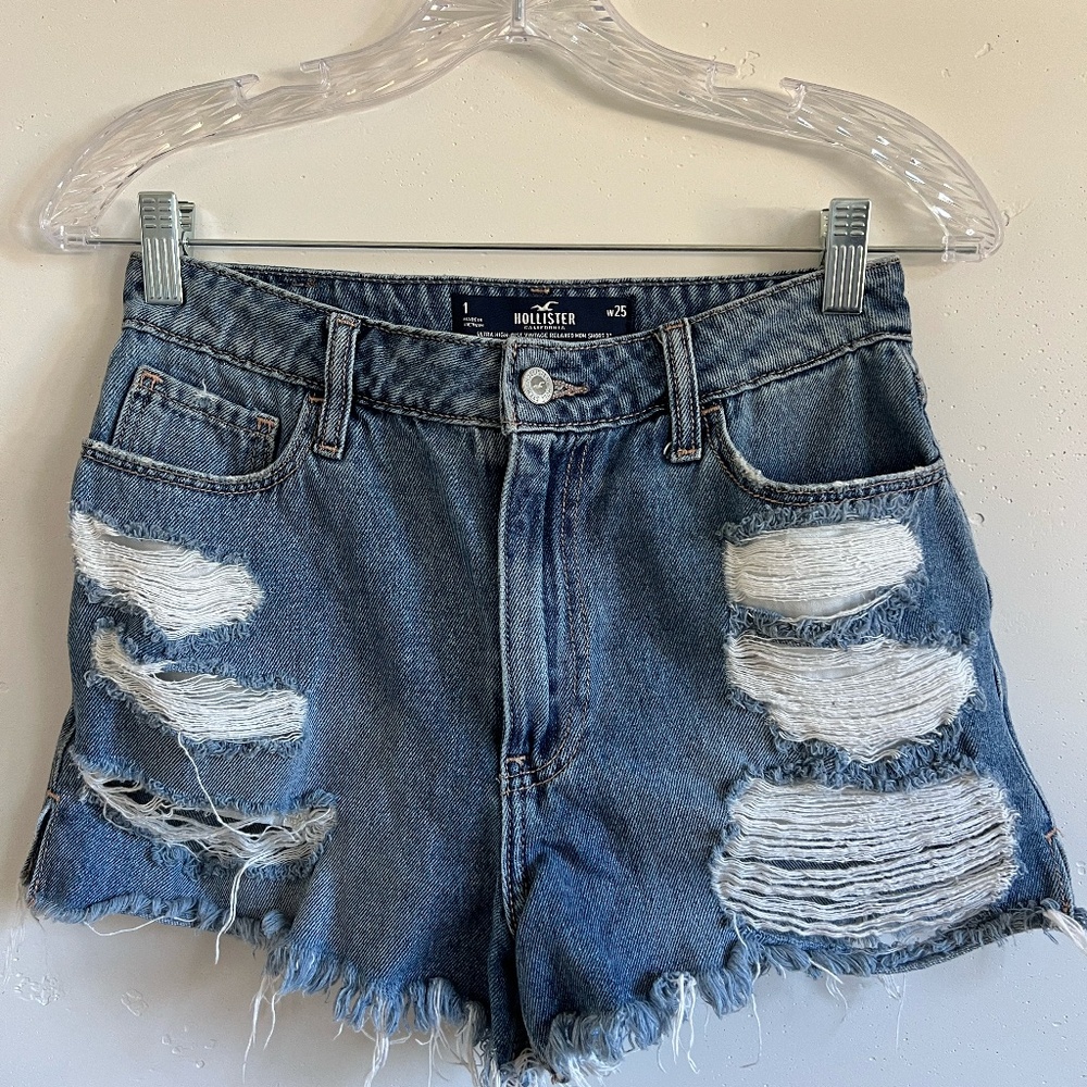Hollister Ultra High Rise Vintage Relaxed Mom Shorts W25 Distressed Denim